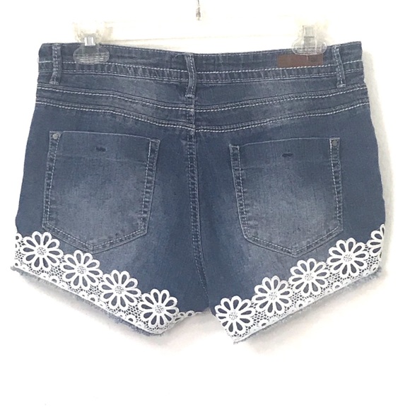 L.E.I Dolly Floral Jean Shorts Sz 9 - Picture 2 of 6